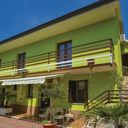 Cozy In Portoroz With Kitchen Appartamento